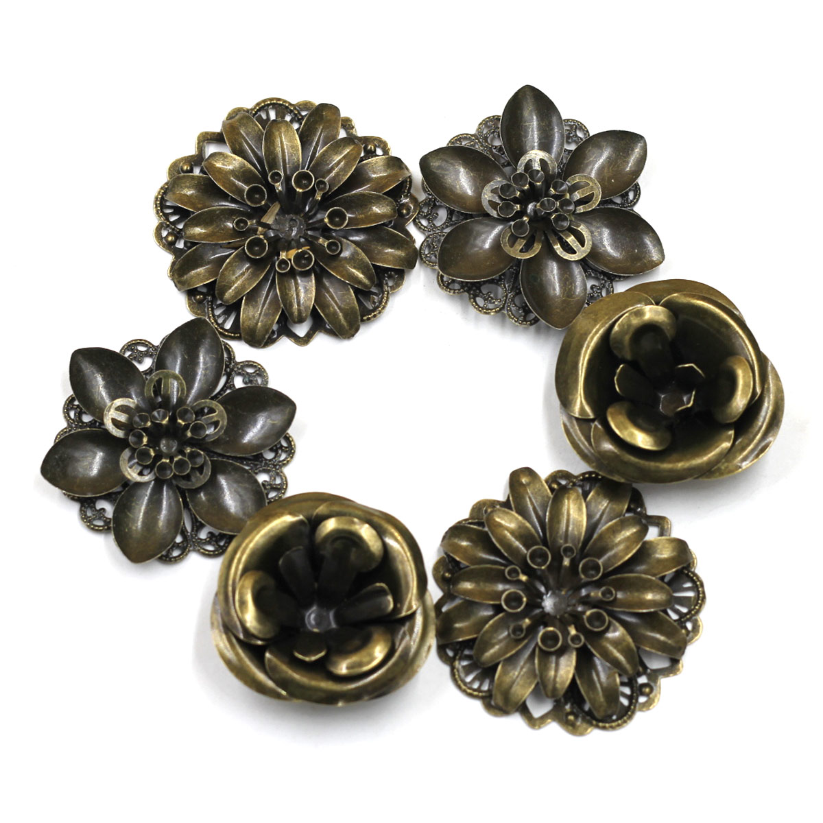 Craft Embellishments - 6 Stück Verzierungen Kombination Blumenmuster Filigrane