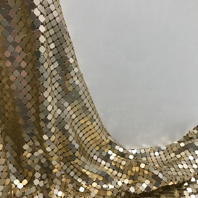 Goldfarbener Aluminium-Metall- – Crystal Mesh Fabric Bewertung und Preis